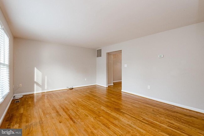 Photo - 517 Stockbridge Ct