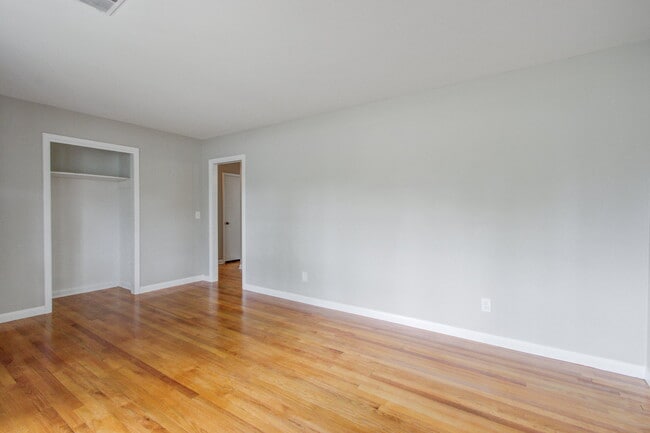 Photo - 1502 Woodcrest Ave