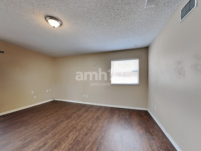 Photo - 1101 Blufield Ave