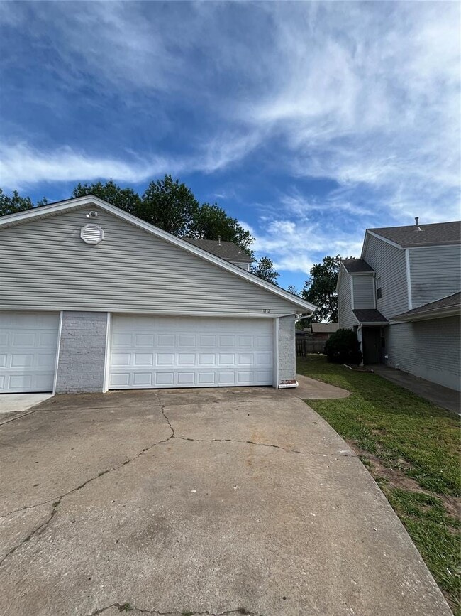 Building Photo - 1712 Jennifer Cir