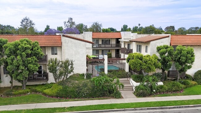 Photo - Woodman Apartments