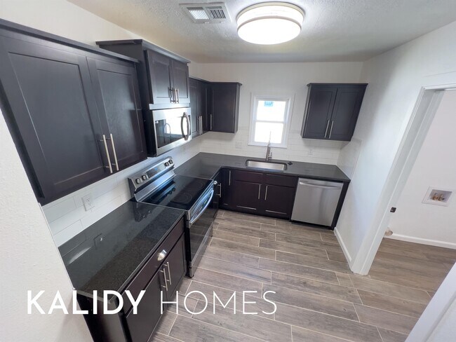 Photo - 3504 N Westmont St