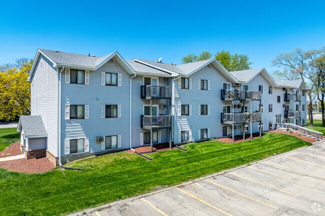 Photo - Country Court Apartments - Waukee
