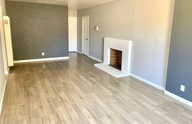 Building Photo - Great 3 Bed 1 Bath House with Garage in Ri...