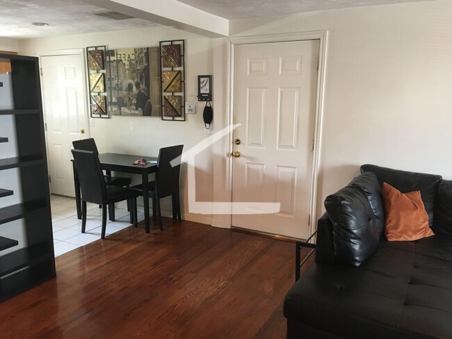 Building Photo - 305 Summit Ave Unit 2 Rental