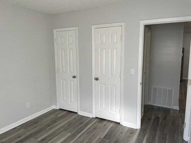 Photo - 100 E Main St Unidad 6