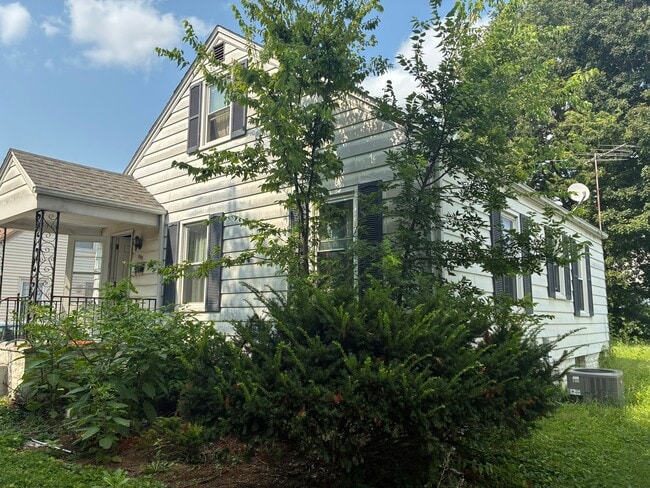 Photo - 505 Chaudet Ave