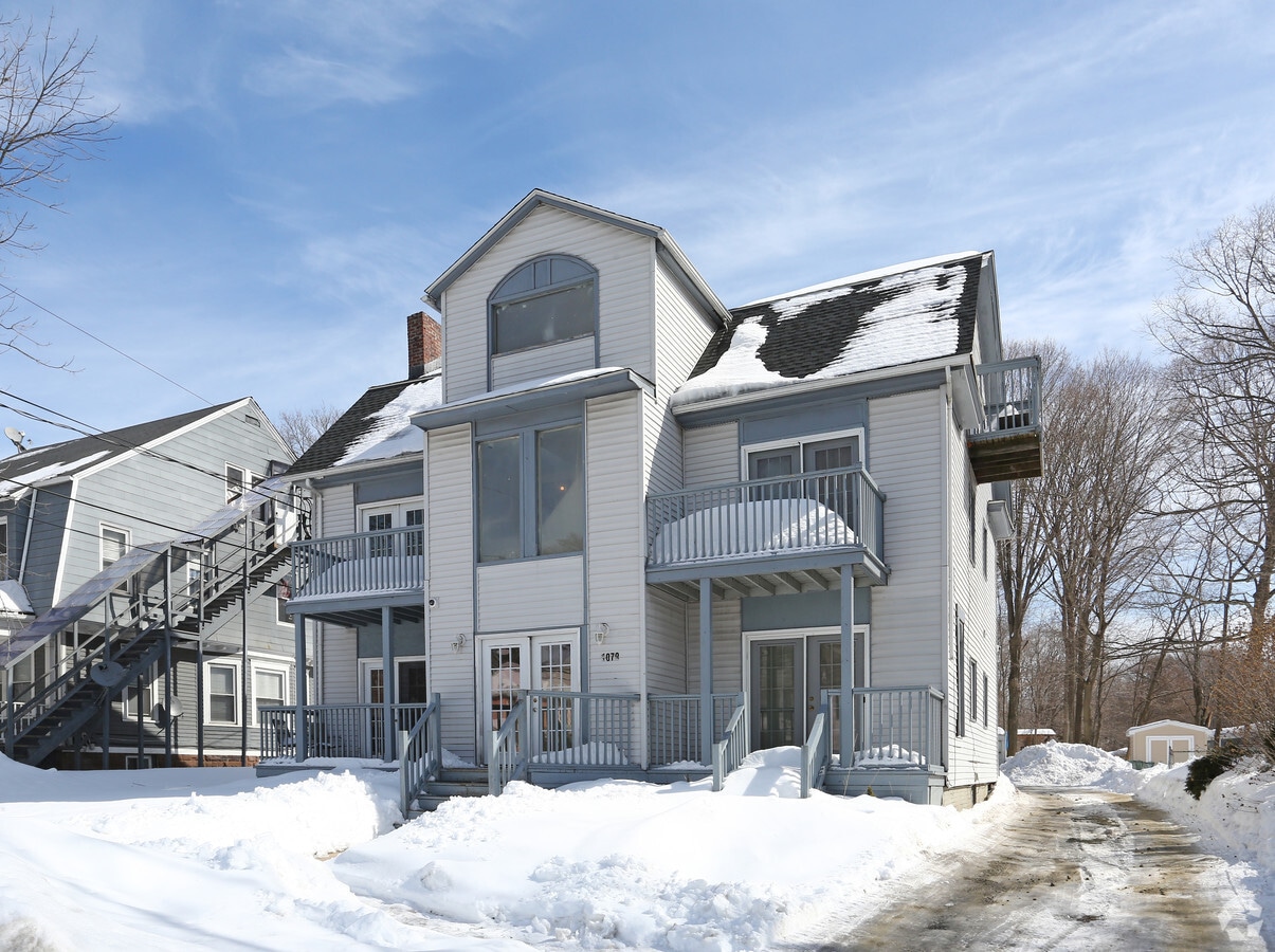 Primary Photo - 1079 Broad St Apartments
