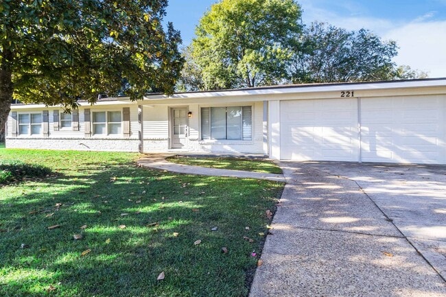 Photo - Charming 4 bedroom with Huge Outdoor Works...