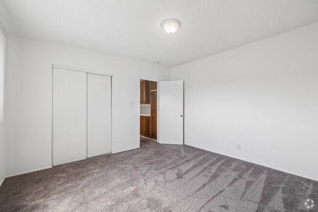 2BR, 1BA - 855SF - Bedroom