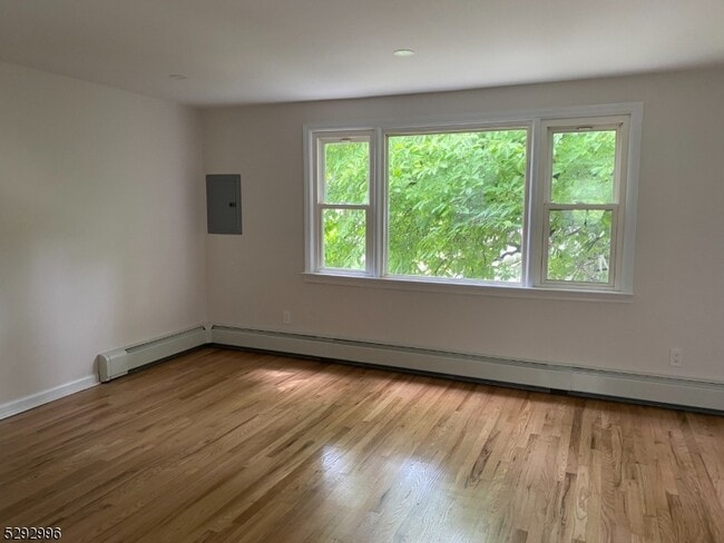 Photo - 536 Broughton Ave