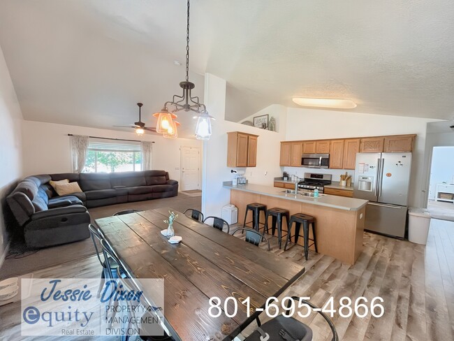 Photo - 1043 Sharp Mountain Dr