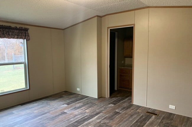 Photo - 311 NE Burgess St