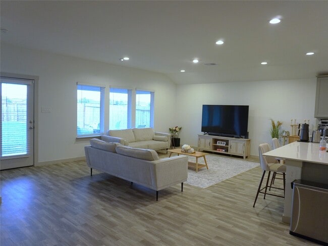 Photo - 6823 Dell Vista Drive