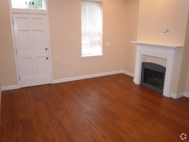 Building Photo - 821 Russell Blvd Rental