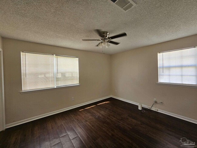 Photo - 5604 Scotland Terrace