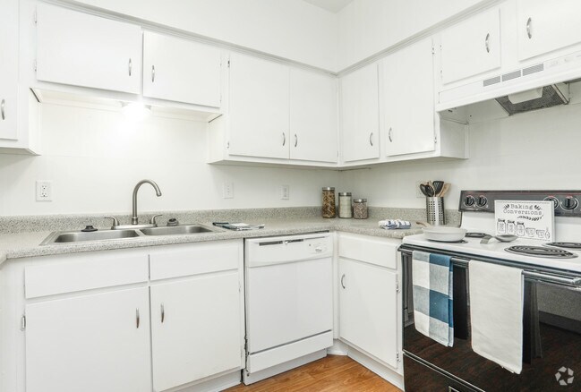 Kitchen - Tanglebrook Apartments