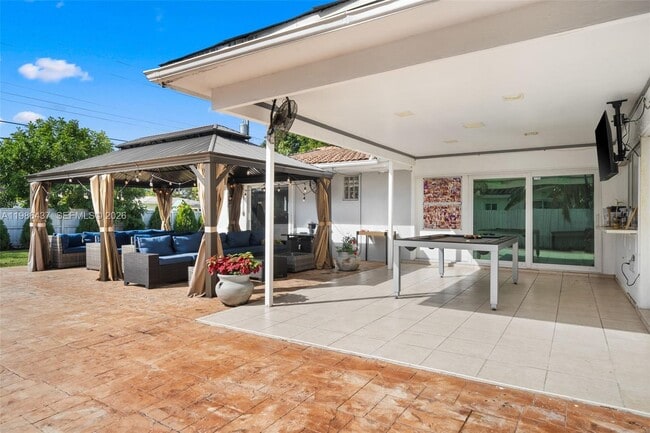 Photo - 4306 Johnson St