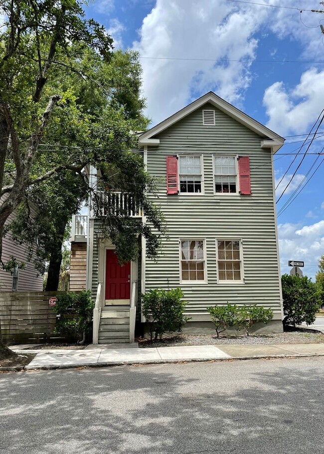 Available 8/1. Gorgeous 2 BR/1 BA Unit in ... - Available 8/1. Gorgeous 2 BR/1 BA House Unit in ...