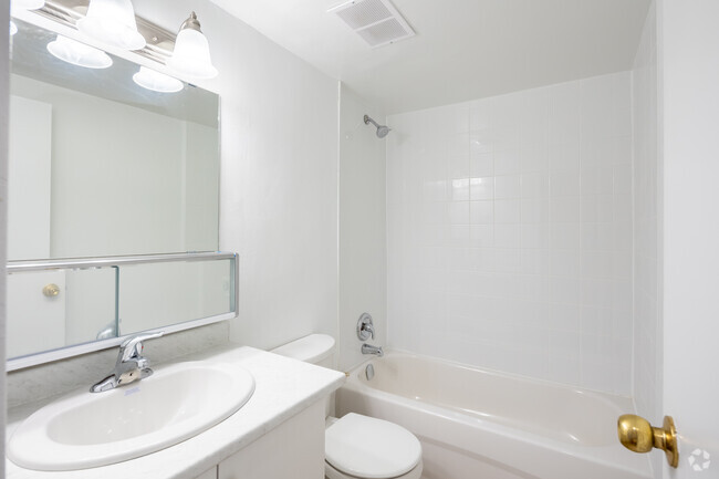 1 BR, 1 BA - 710 SF - 2550 Kingston