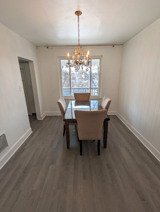 Photo - Cozy 2 Bedroom House on quiet street (Mars...