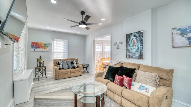 Photo - 8 N Nashville Ave Unit 2