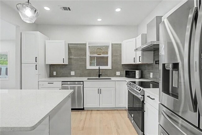 Photo - 827 Elbert St SW