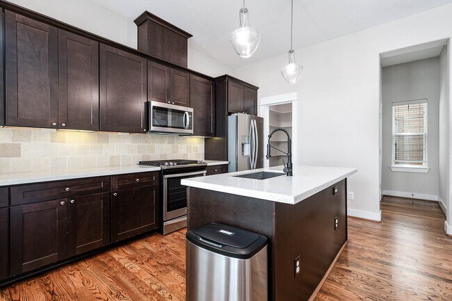 Photo - 925 W 23rd St