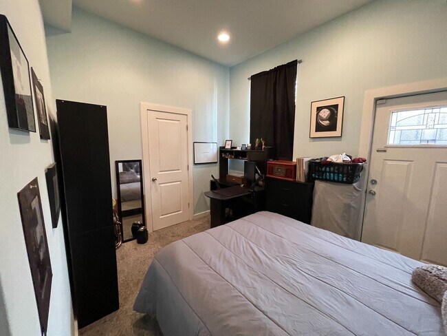 Building Photo - 1411 W Thompson St Unit 1 Rental