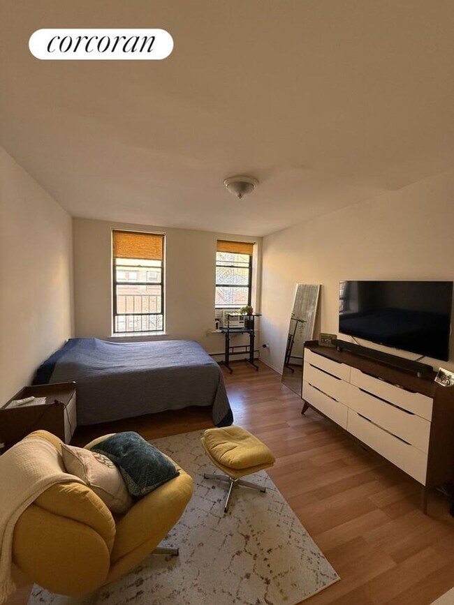 Building Photo - 524 W 50th St Rental