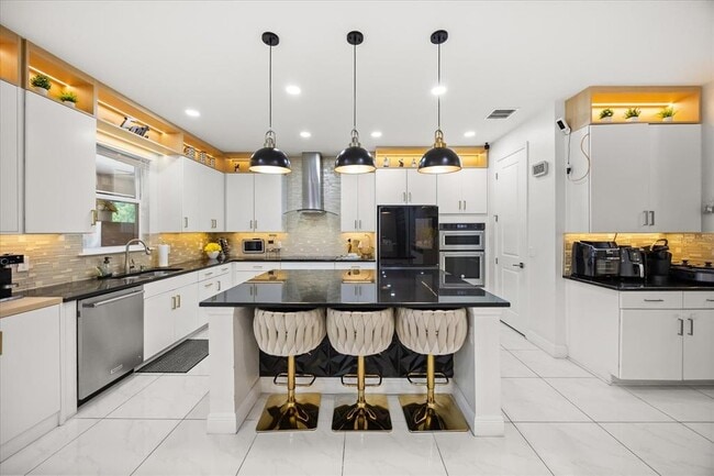 Photo - 8109 Ludington Cir