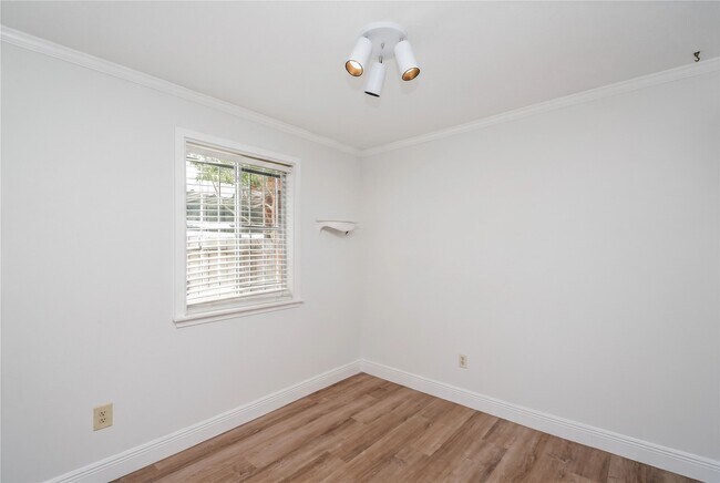 Photo - 8511 Ariel St