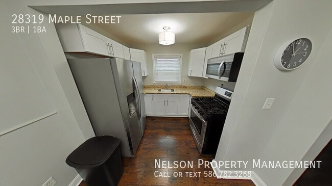 Photo - 28319 Maple St