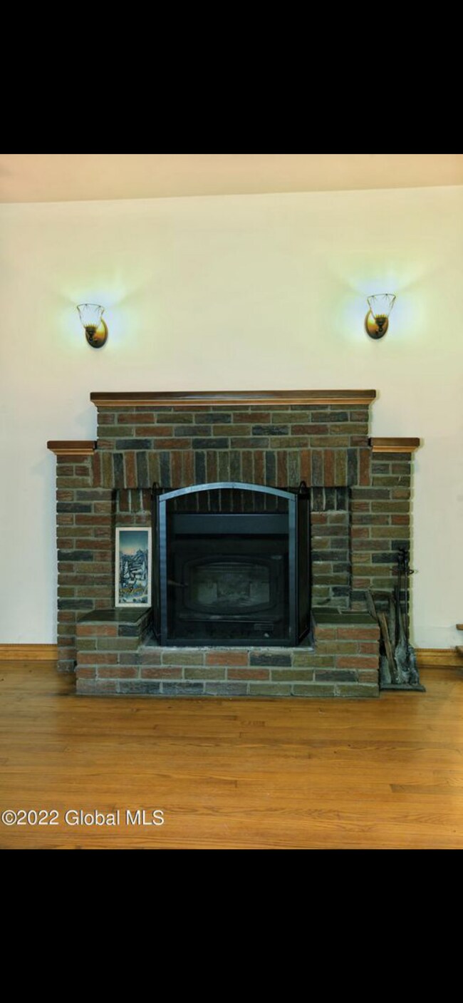 Photo - 365 Closson Rd