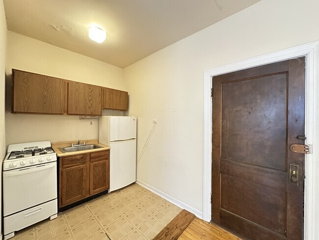 Photo - 1034 W George St Unit 601