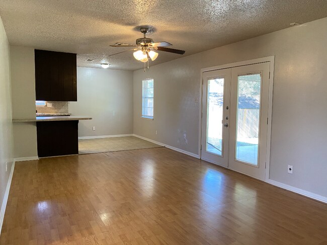 Photo - 107 Myra Lou Ave