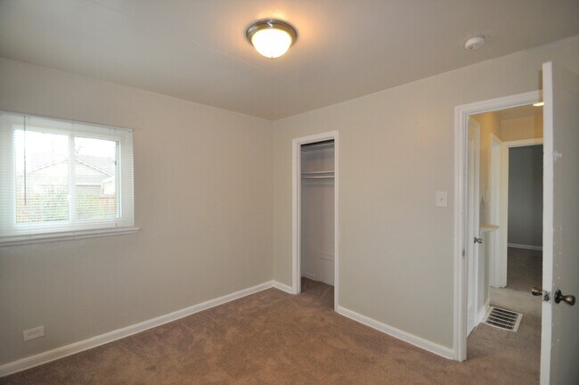 Photo - 2525 Olive St