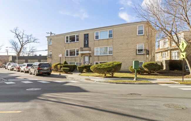 Building Photo - 6556 N Northwest Hwy Unit GN