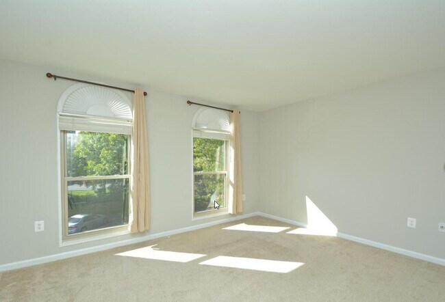 27 Canterbury Sq Unit 301