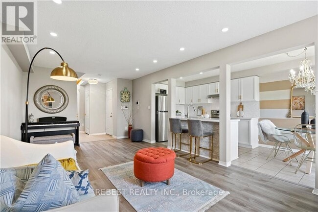 Photo - 800 Paramount Dr