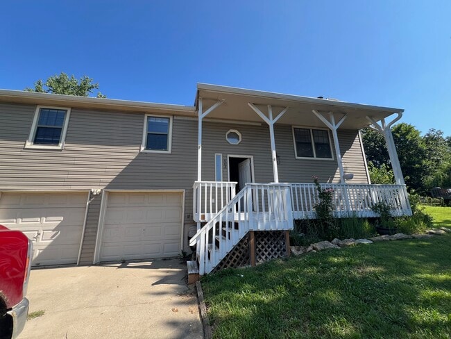 Photo - 603 SE 125th Rd House