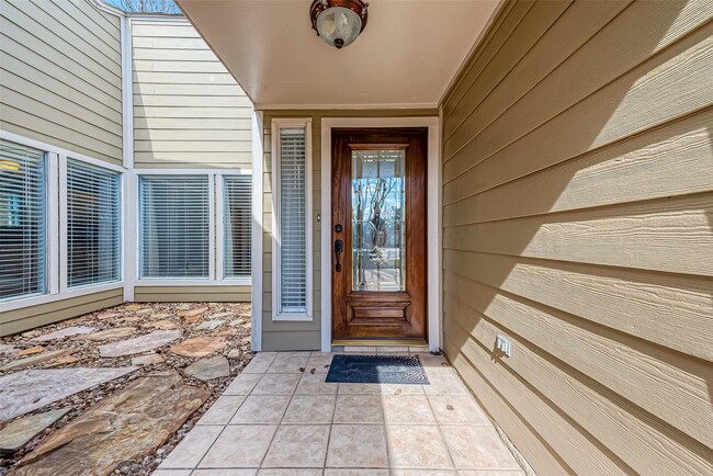 Building Photo - 13322 Pantano Dr