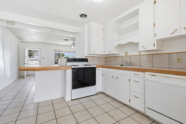 Photo - Adorable 2 bedroom 1 bath apartment!