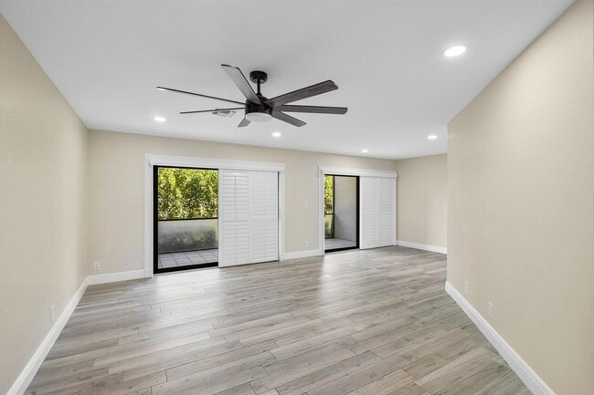 Photo - 11 Lexington Ln E