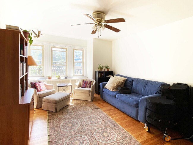 Master bedroom (they currently use it as living room) - 4603 Springfield Ave Unit 3