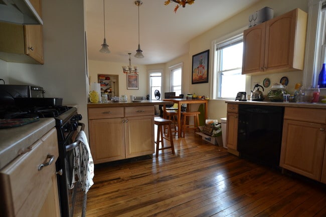 Photo - 335 Faneuil St Unit 3