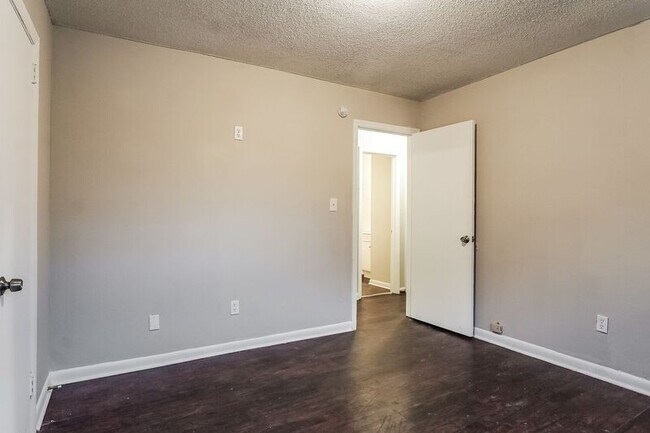 Photo - 712 47th St N Unit G