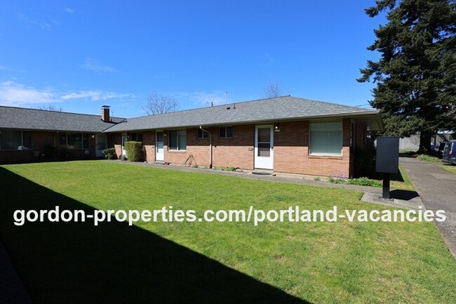 Building Photo - NE 65th Ave - North Tabor single level 1 bedroom apartment Unit 1175