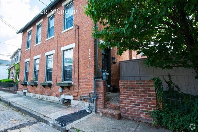 Building Photo - 512 S Lazelle St Rental