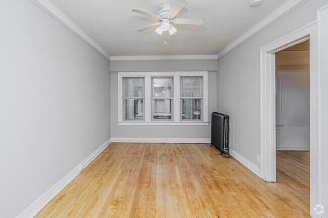 1BR, 1BA - 713SF - Living Room
